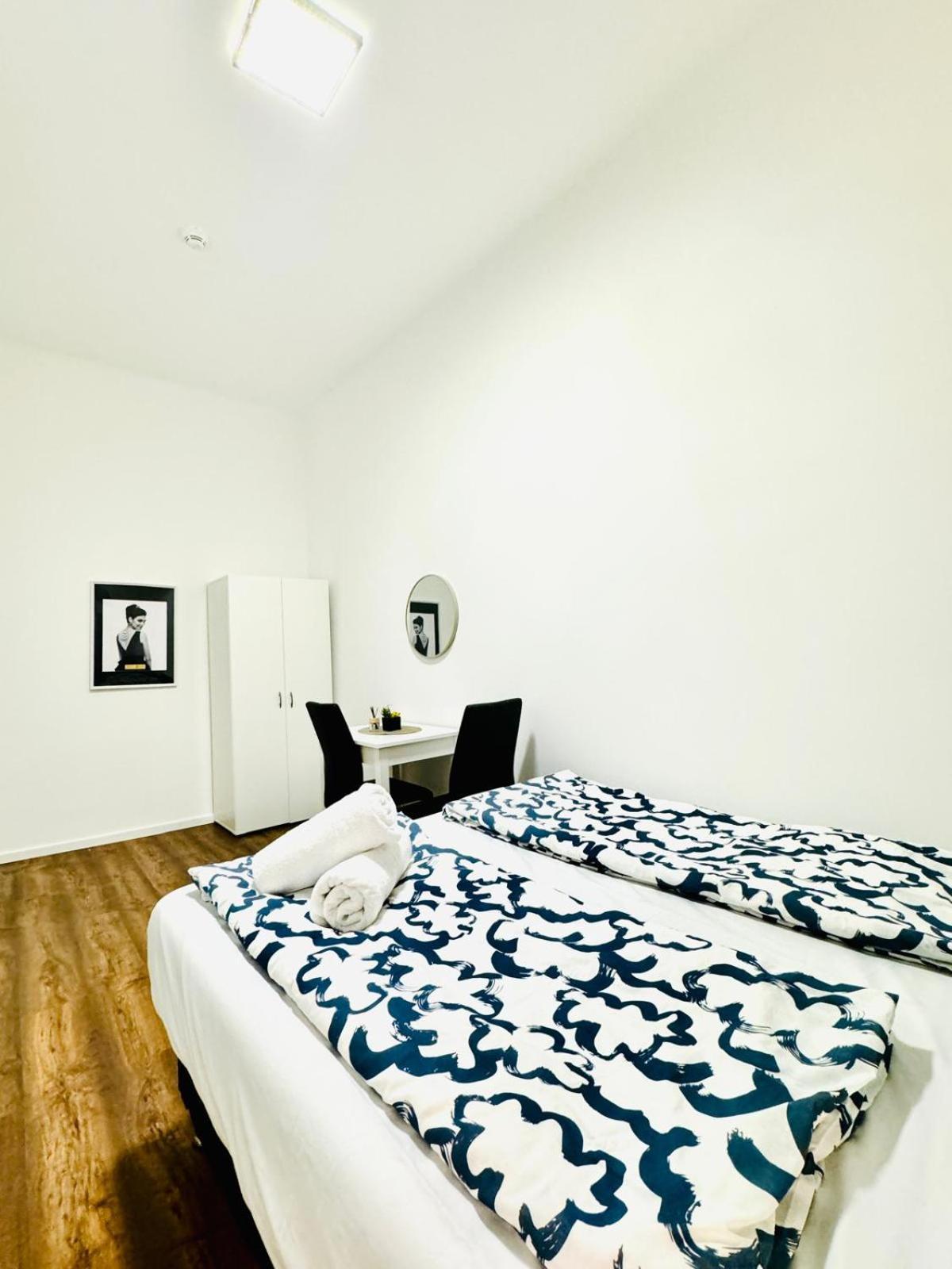Appartement Affordable 5br Shared Apt, 11 Min To Atzgersdorf Wenen