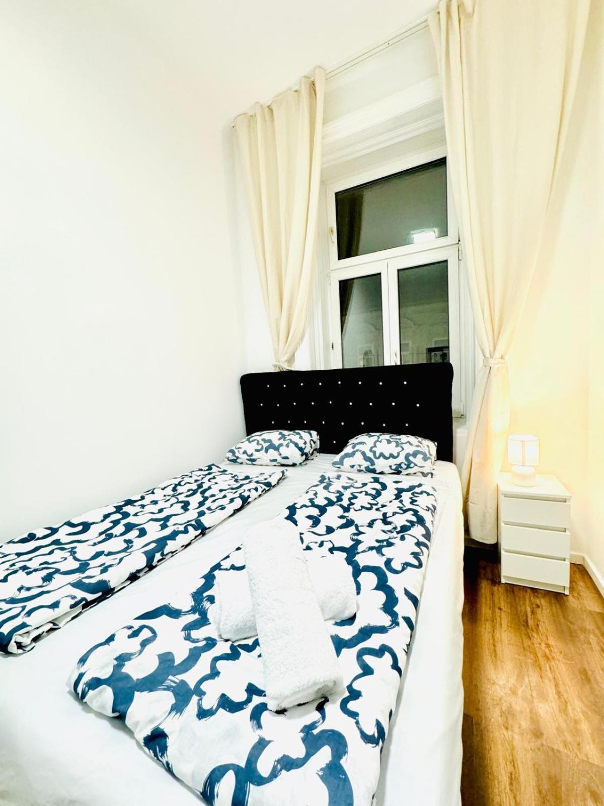 Affordable 5br Shared Apt, 11 Min To Atzgersdorf Appartement Wenen