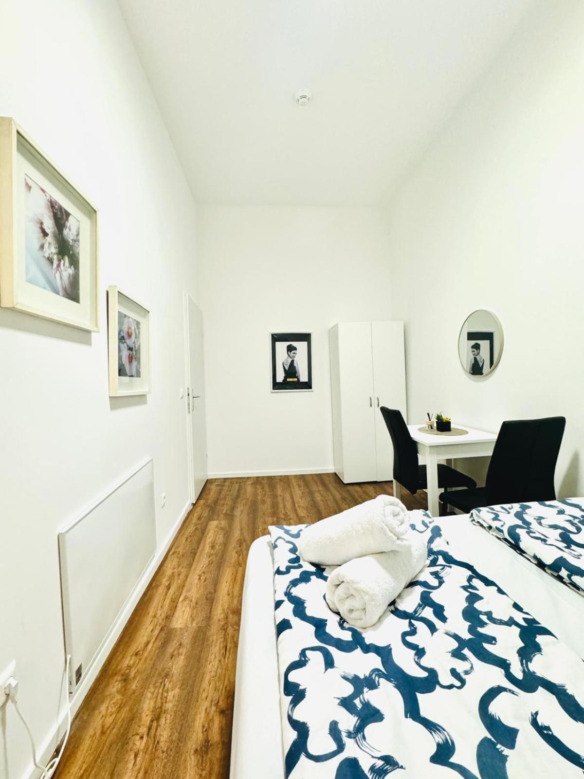 Appartement Affordable 5br Shared Apt, 11 Min To Atzgersdorf Wenen