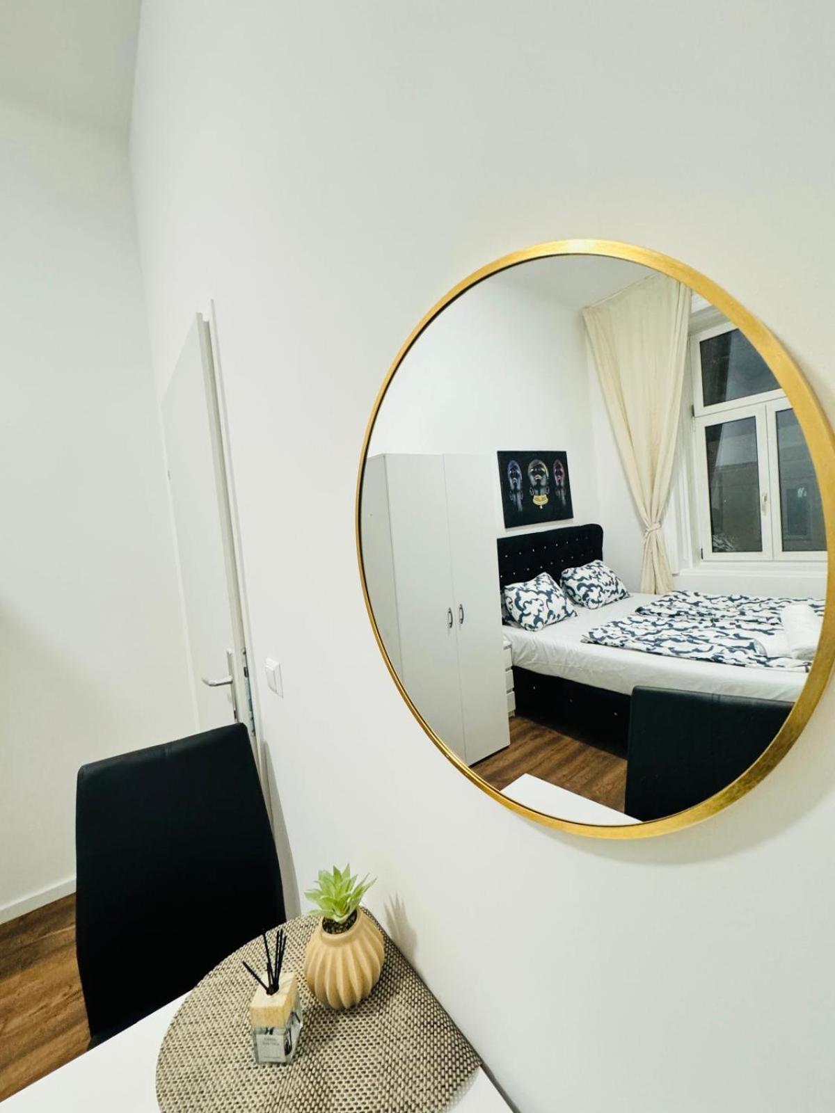 Appartement Affordable 5br Shared Apt, 11 Min To Atzgersdorf Wenen