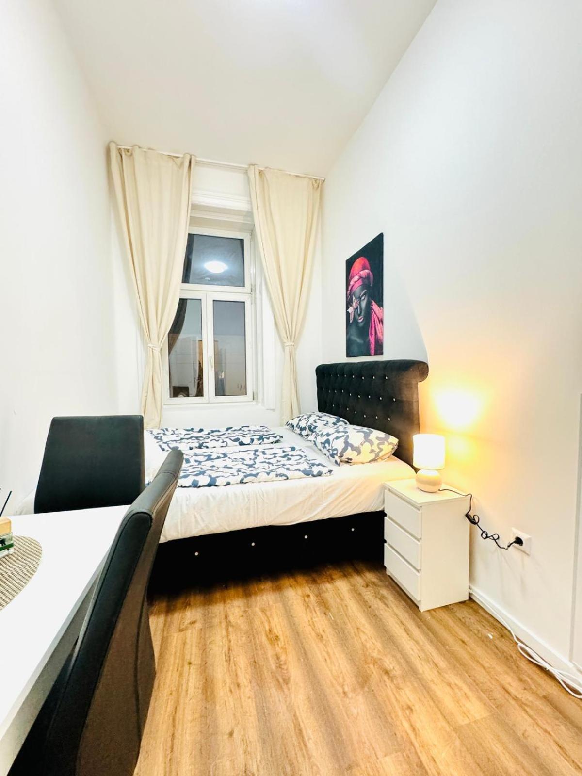 Appartement Affordable 5br Shared Apt, 11 Min To Atzgersdorf Wenen