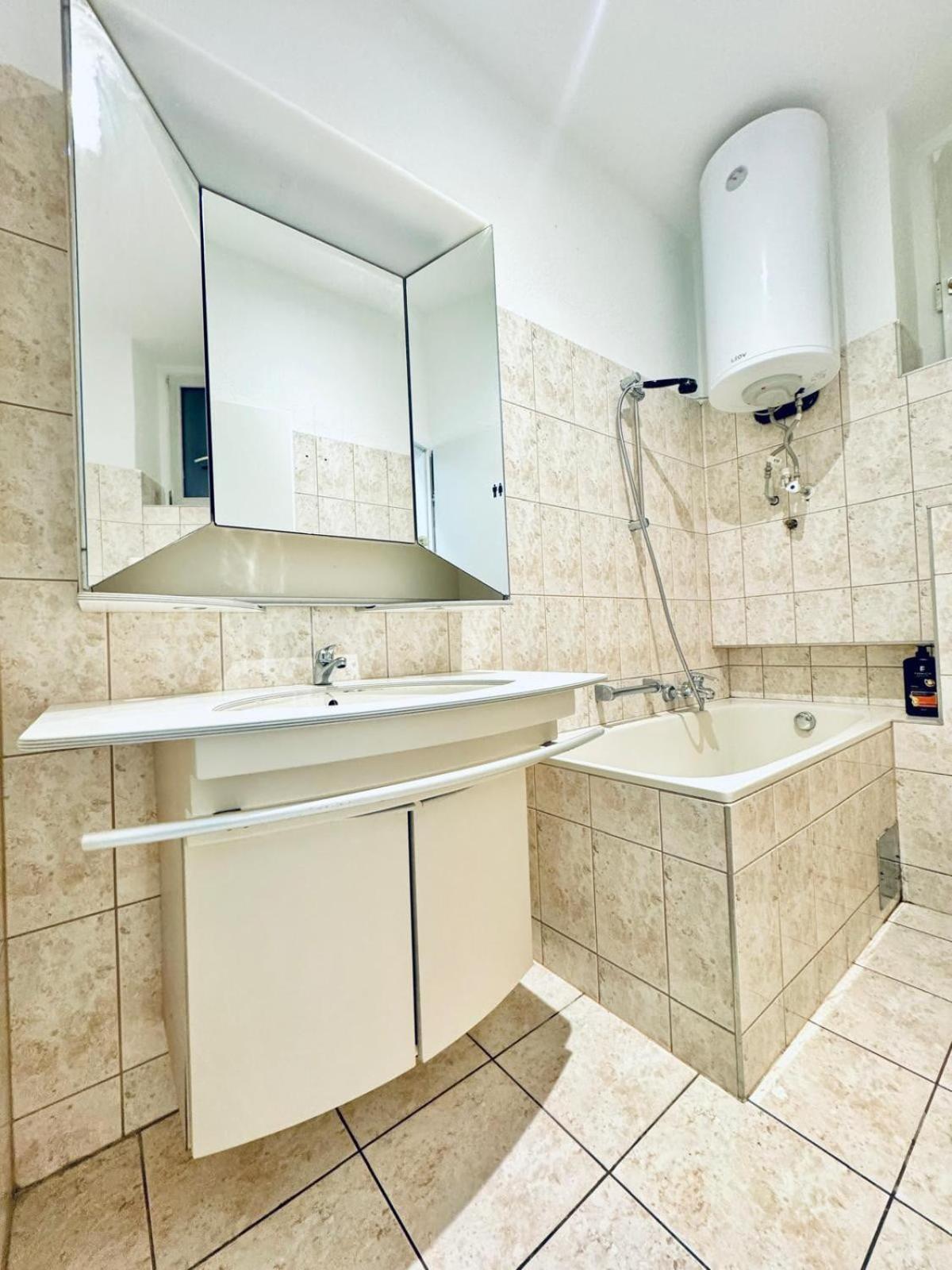 Affordable 5br Shared Apt, 11 Min To Atzgersdorf Appartement