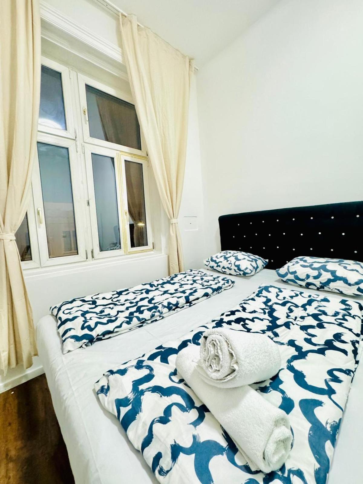 Affordable 5br Shared Apt, 11 Min To Atzgersdorf Appartement Wenen